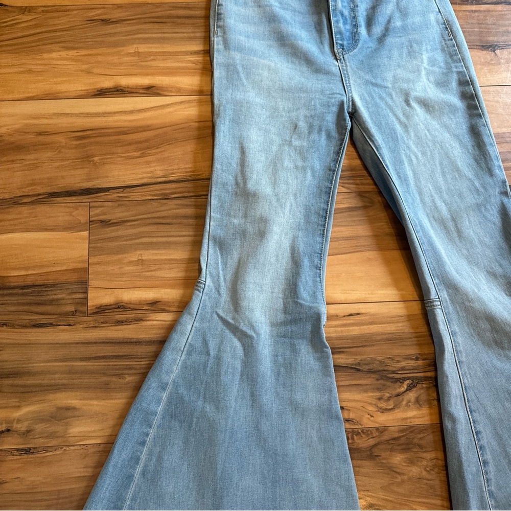 FREE PEOPLE Just Float On Super Flare Bell Bottom Jeans-Blue Rinse-Size 25 (1) - Picture 6 of 16